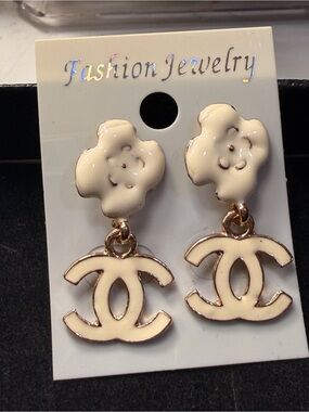 Fashion Jewelry Cream Flower Drop Earrings
